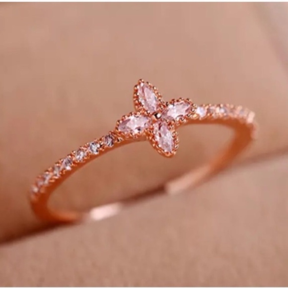NEW 10kt Rose Gold Plated Lucky Clover Ring - Picture 2 of 3